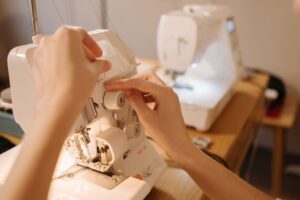 Overlock kaufen: Für wen sich eine Overlockmaschine lohnt